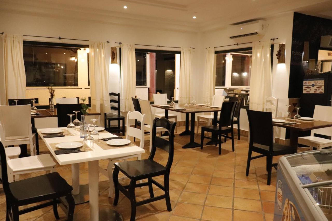 Hostal Restaurante Benalup Golf Bagian luar foto